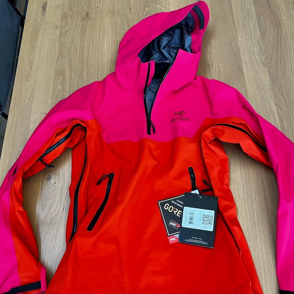 NWT- Women’s Arcteryx Alpha FL Goretex Pullover-LE Colors